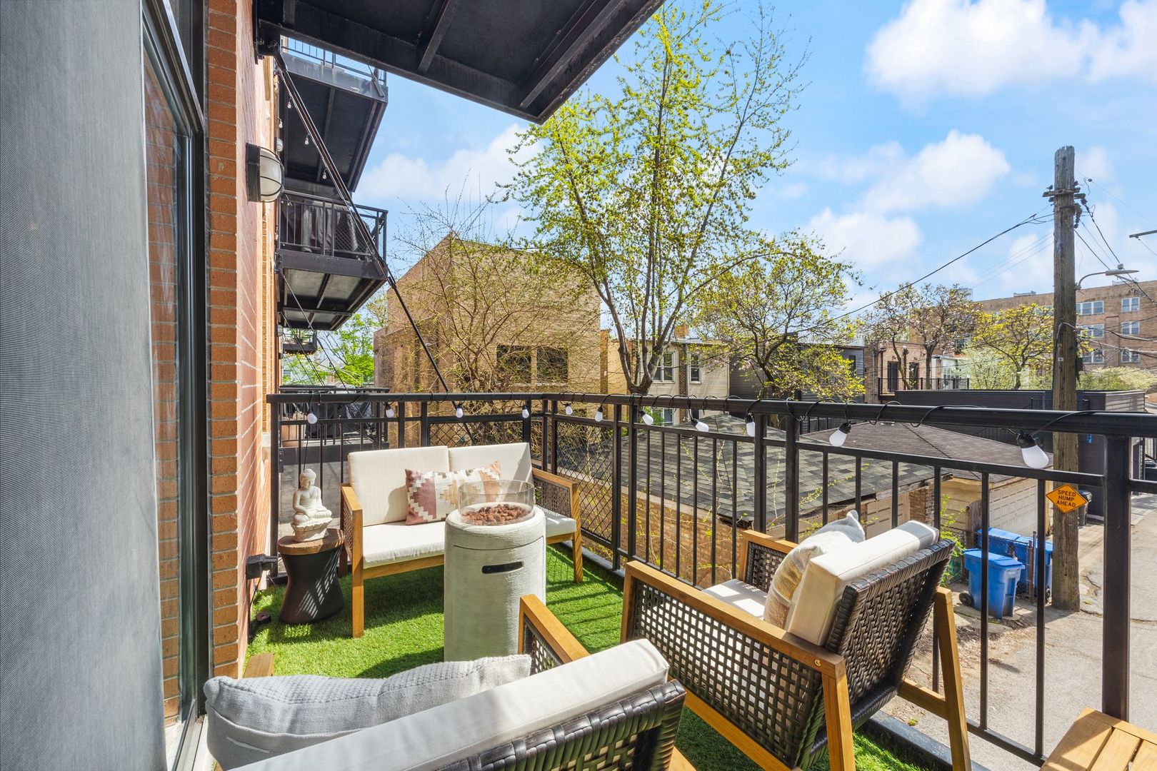 3944 N Claremont Avenue Unit: 205