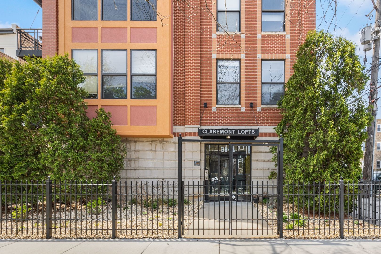 3944 N Claremont Avenue Unit: 205