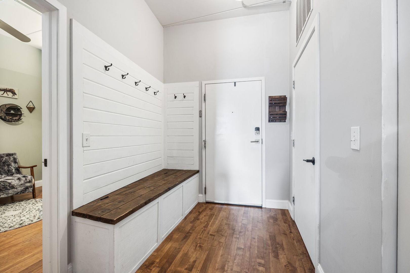 3944 N Claremont Avenue Unit: 205