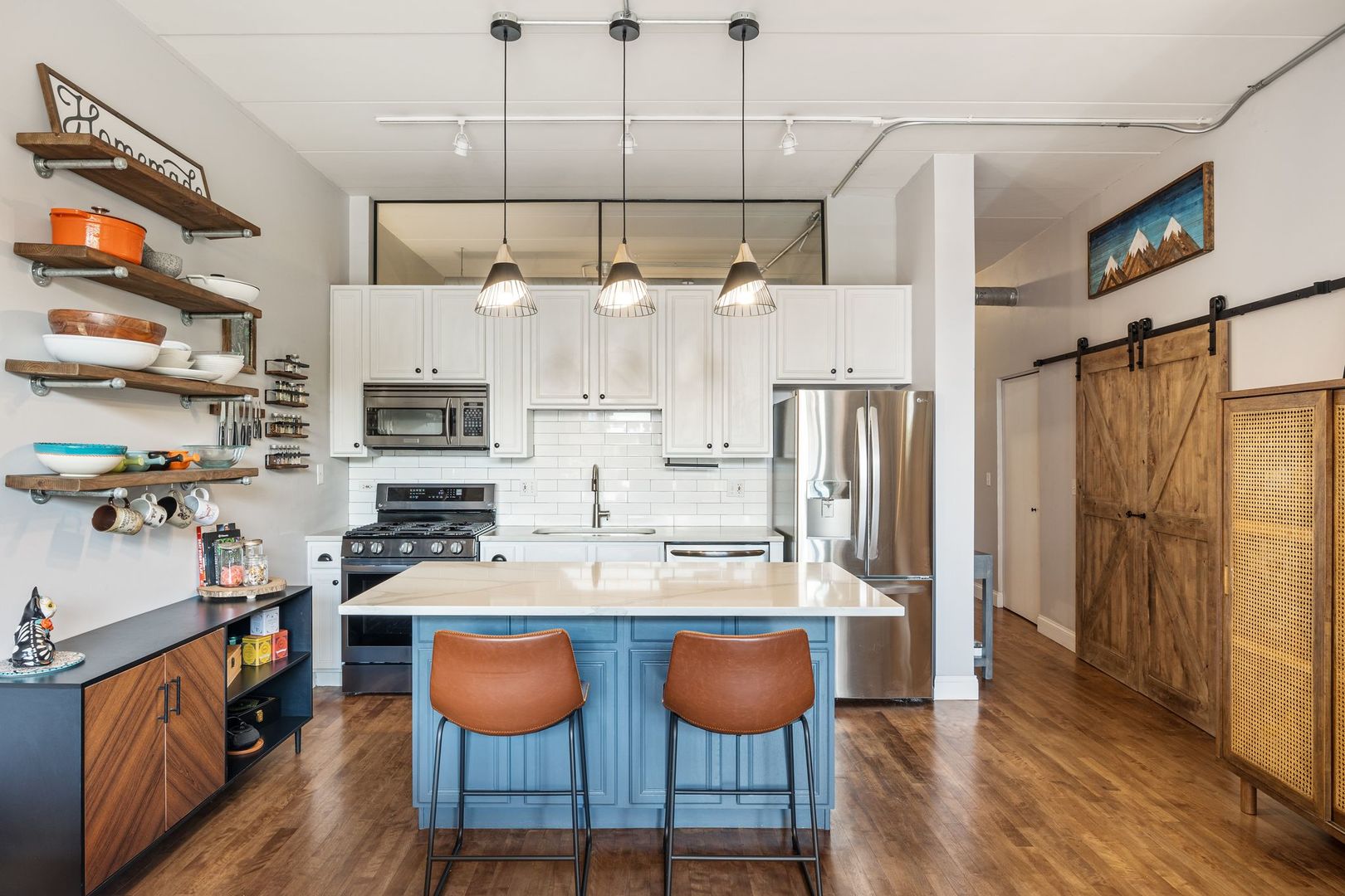 3944 N Claremont Avenue Unit: 205