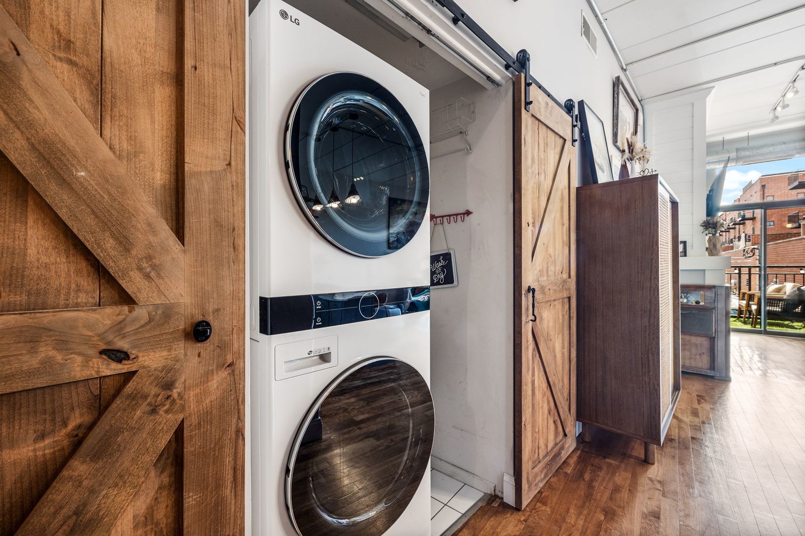 3944 N Claremont Avenue Unit: 205