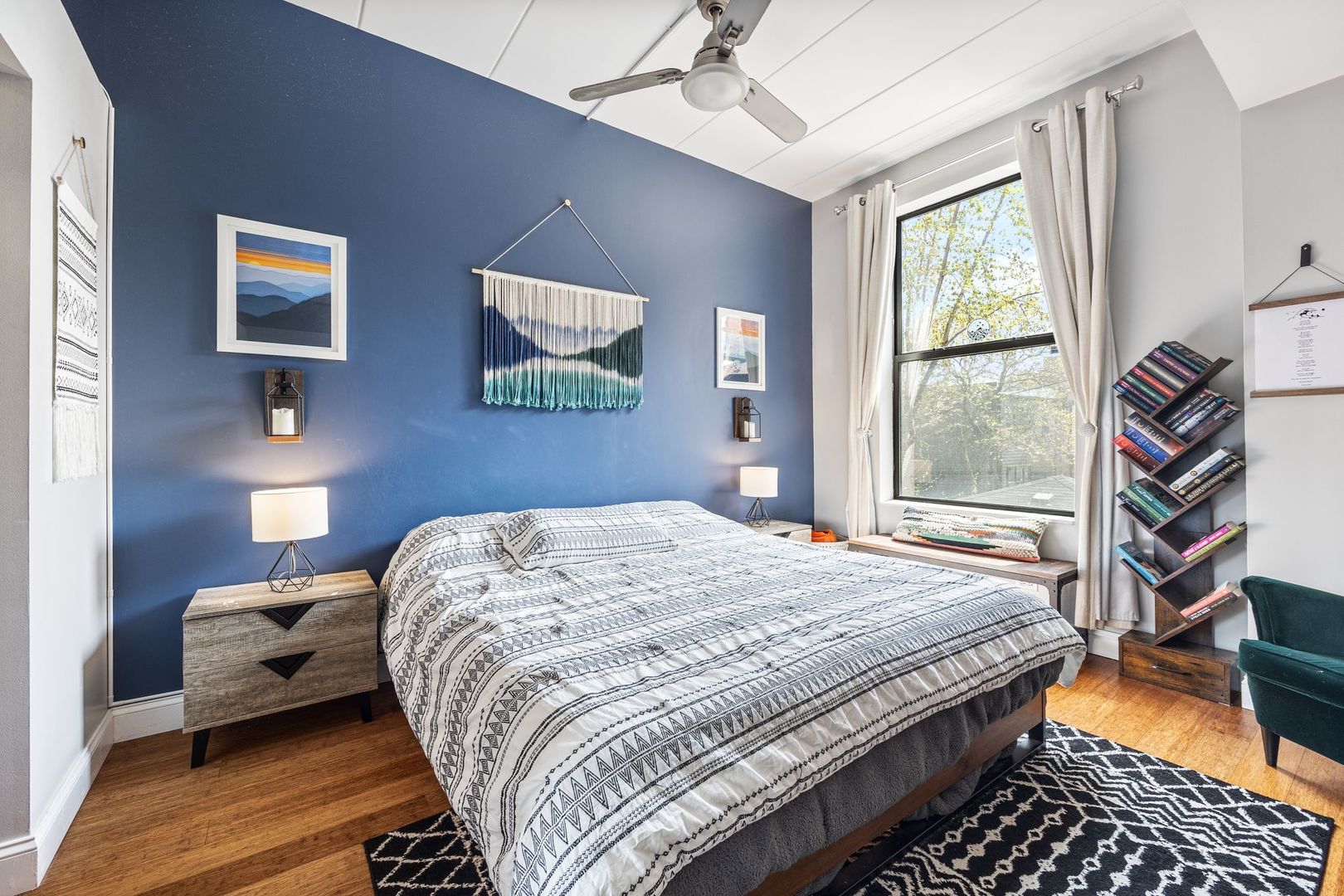 3944 N Claremont Avenue Unit: 205