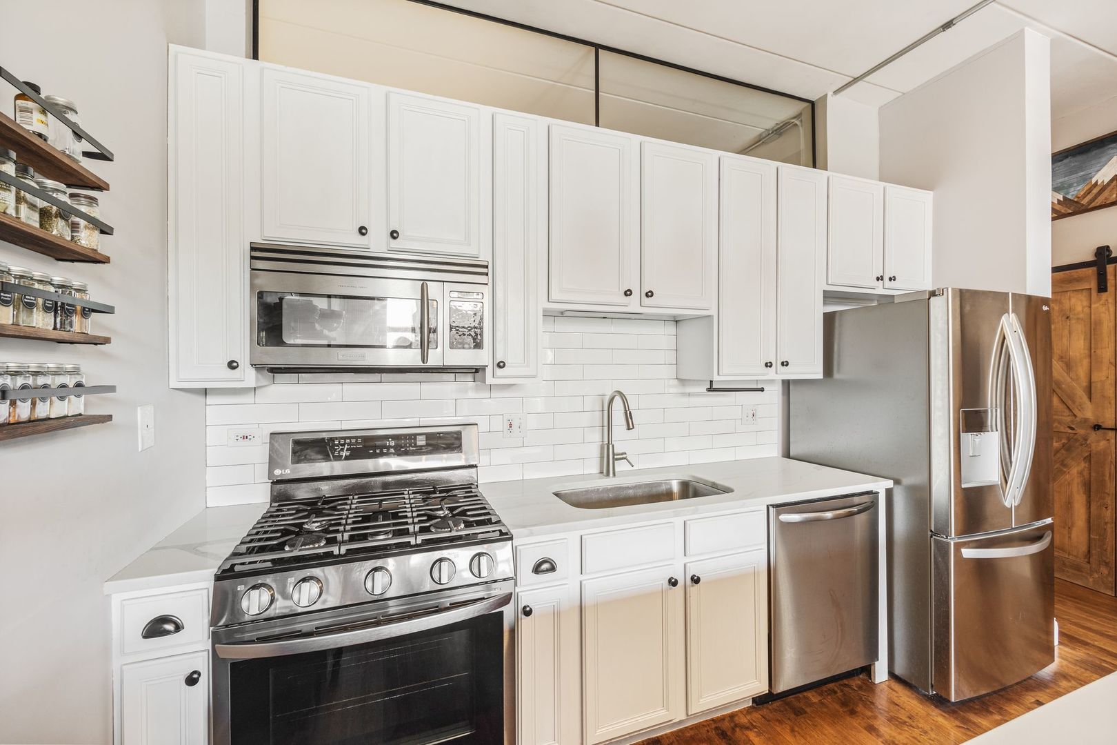 3944 N Claremont Avenue Unit: 205