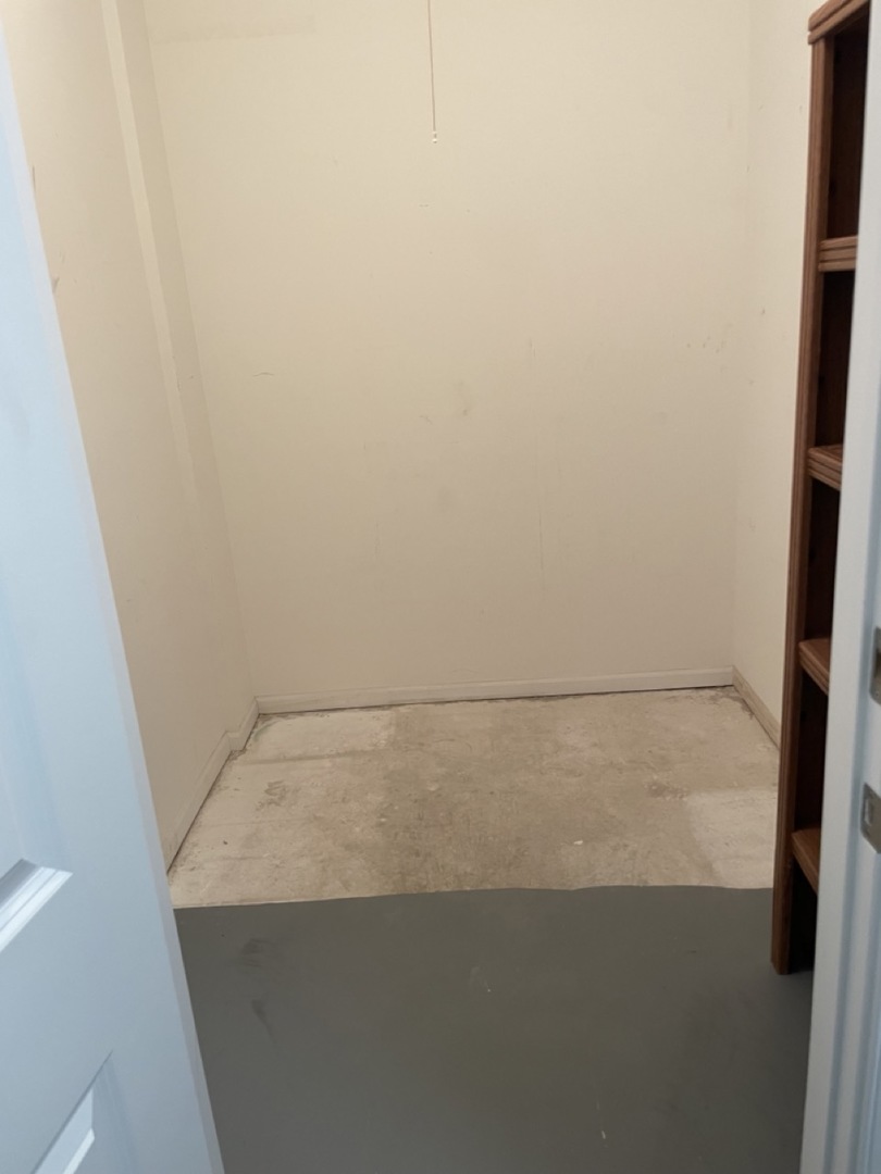 849 W LAKESIDE Place Unit: 2W