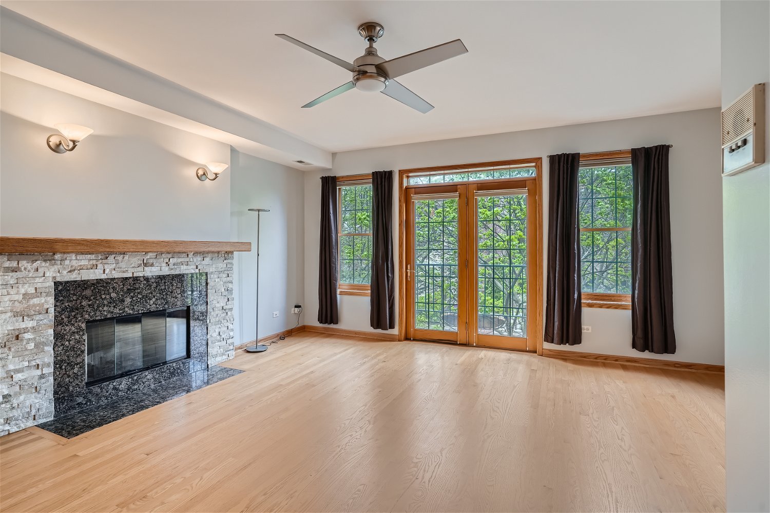 849 W LAKESIDE Place Unit: 2W