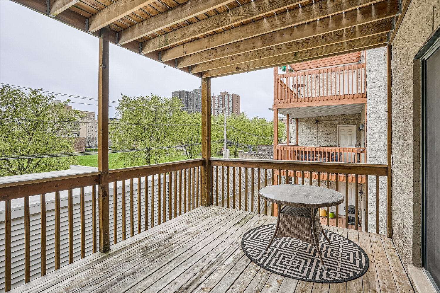 849 W LAKESIDE Place Unit: 2W