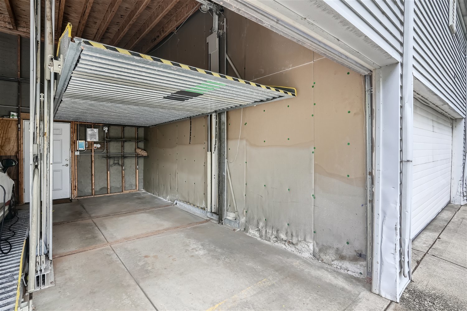 849 W LAKESIDE Place Unit: 2W