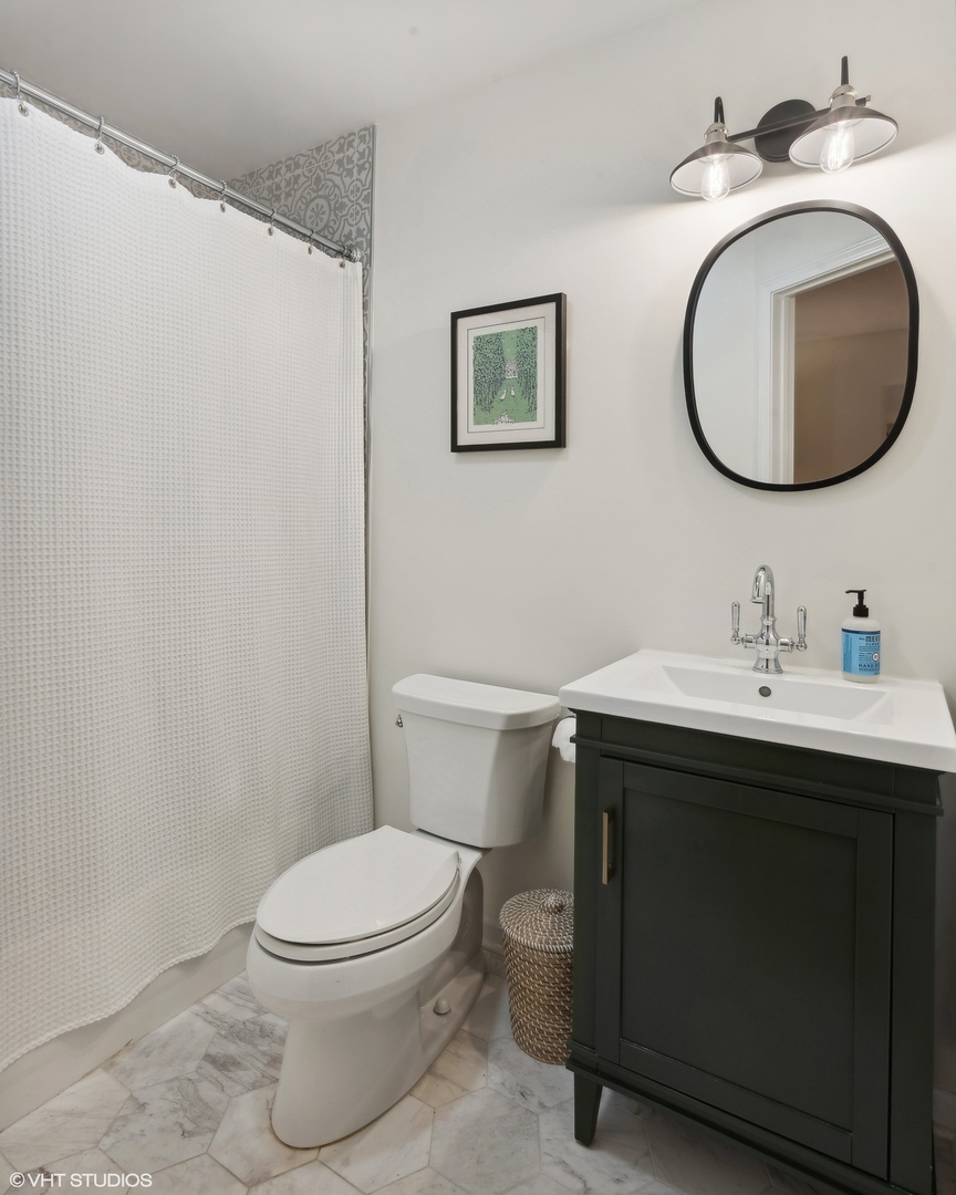 1801 W Winnemac Avenue Unit: D