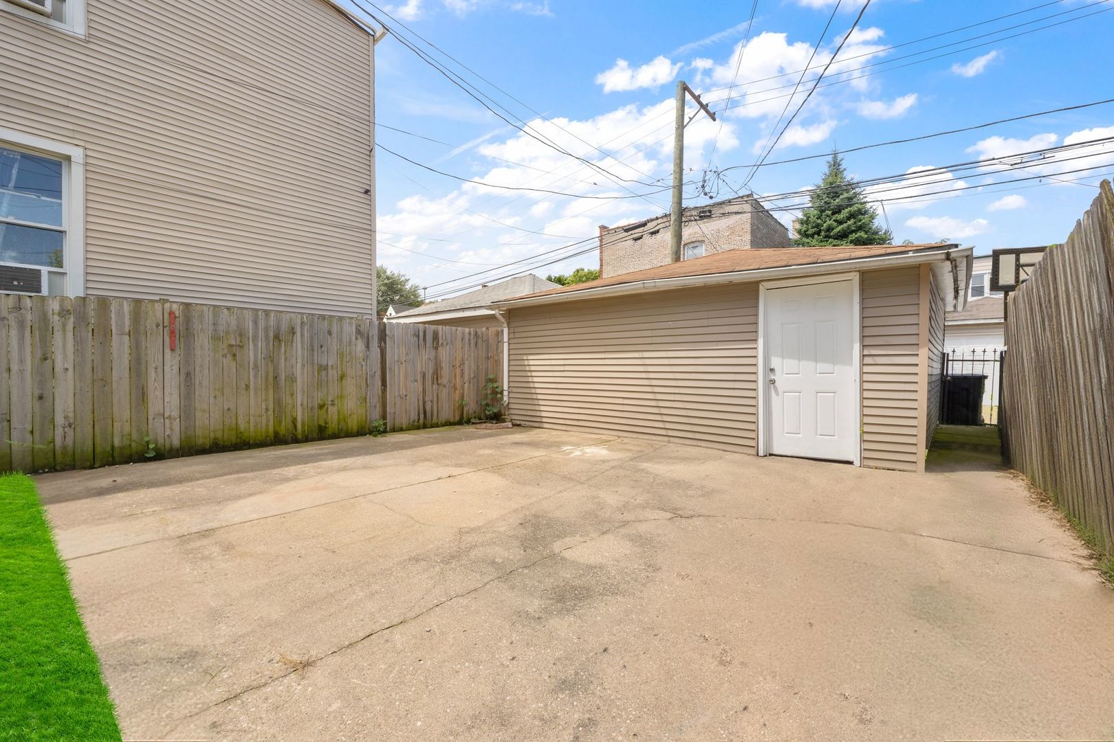 2302 N Hamlin Avenue