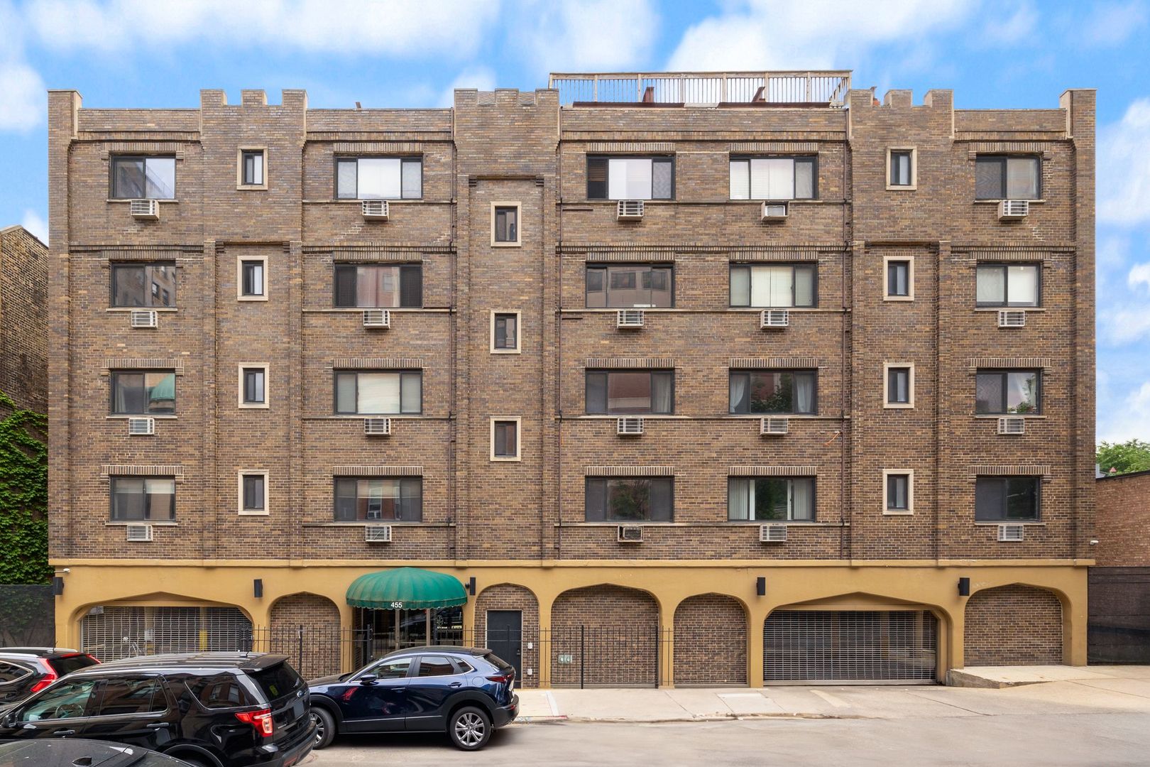 455 W Saint James Place Unit: 403