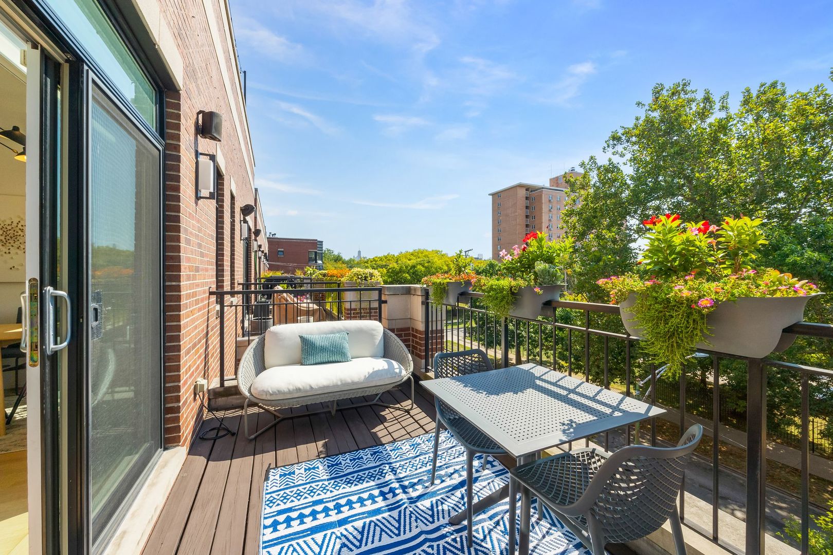 2028 W Le Moyne Street Unit: 3W