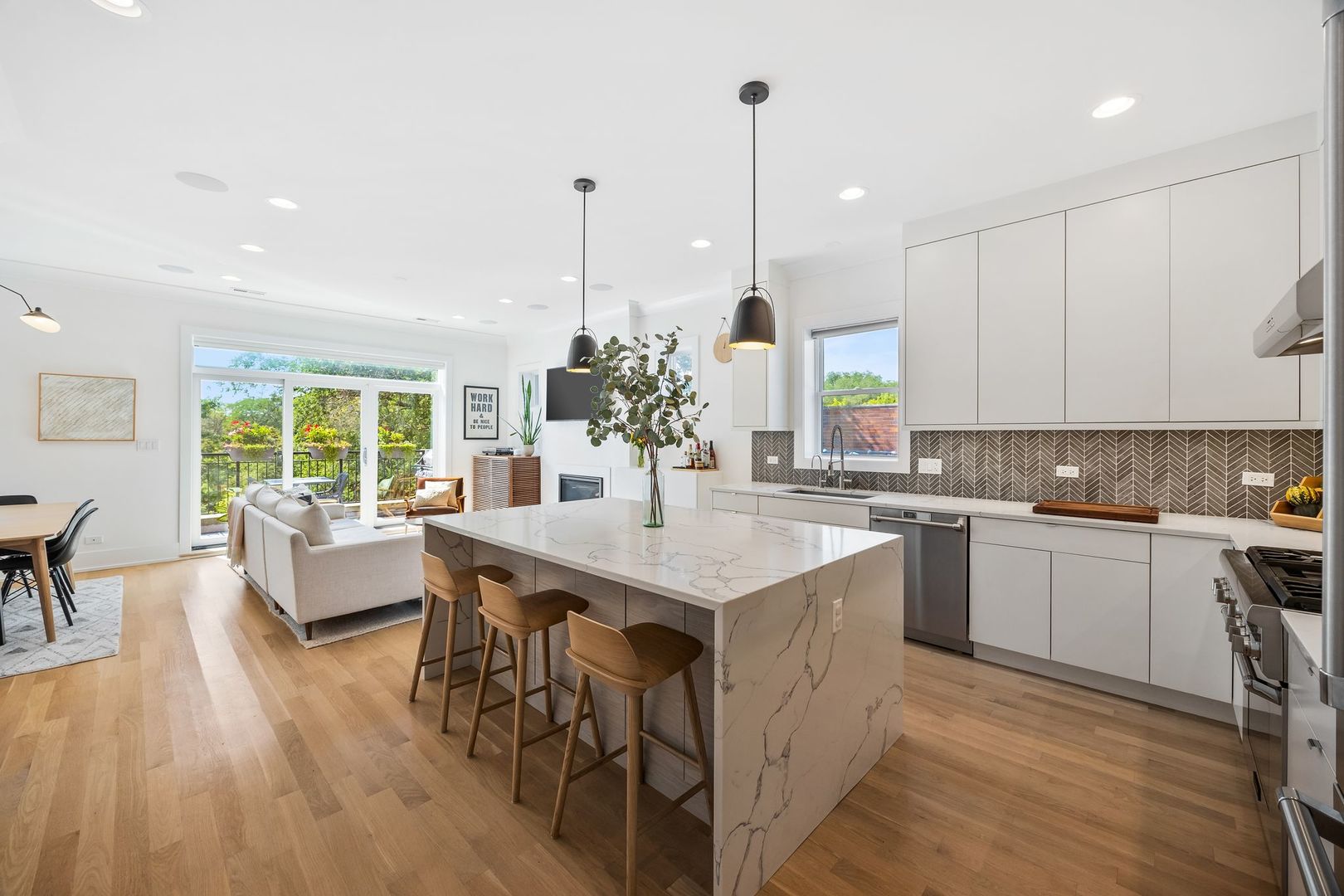 2028 W Le Moyne Street Unit: 3W