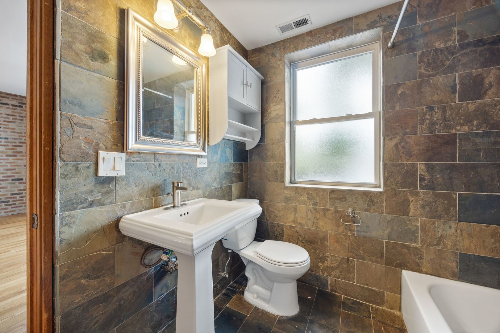 3038 W Cullom Avenue Unit: 1W