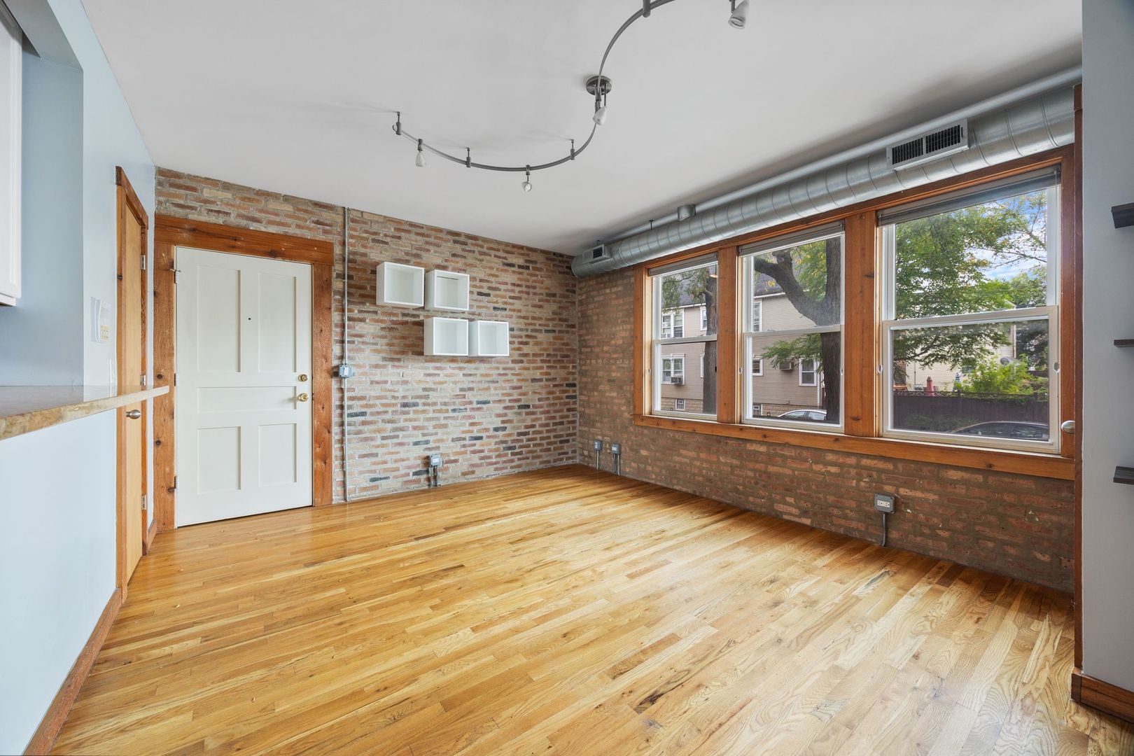 3038 W Cullom Avenue Unit: 1W