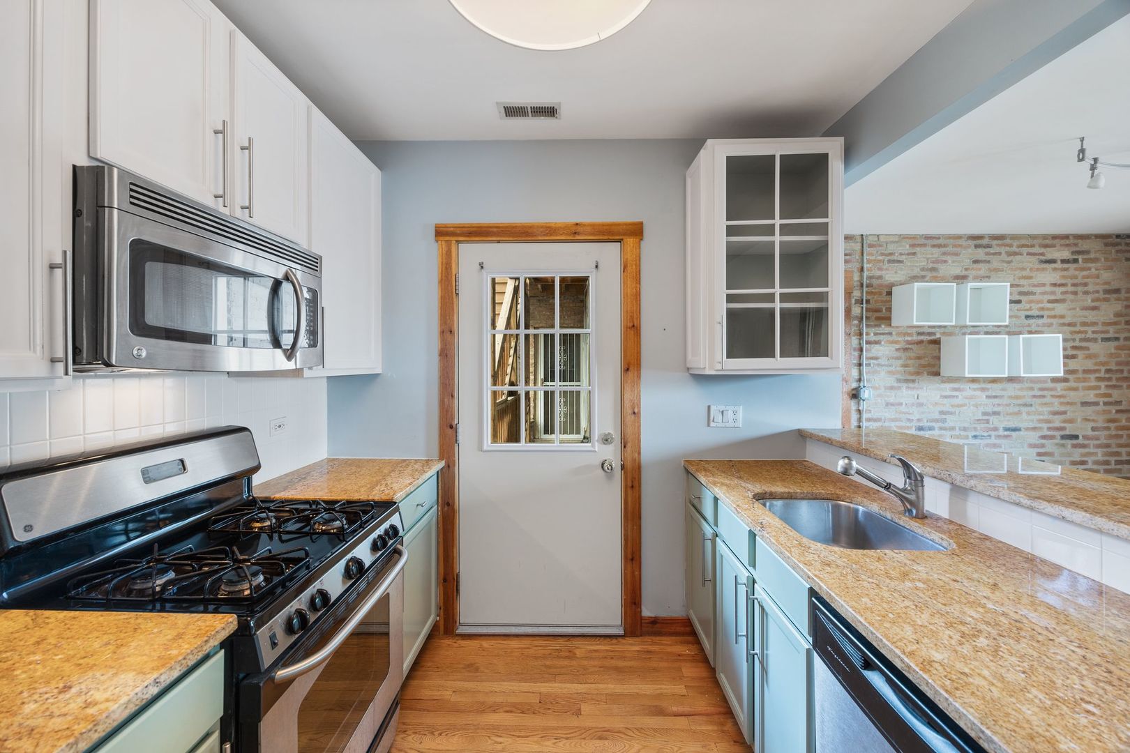3038 W Cullom Avenue Unit: 1W