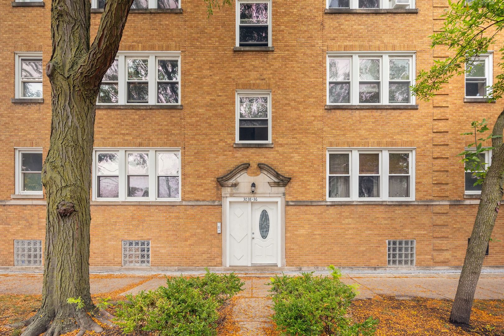 3038 W Cullom Avenue Unit: 1W