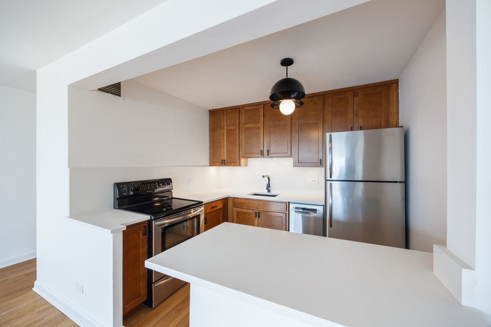 1636 N Wells Street Unit: 607
