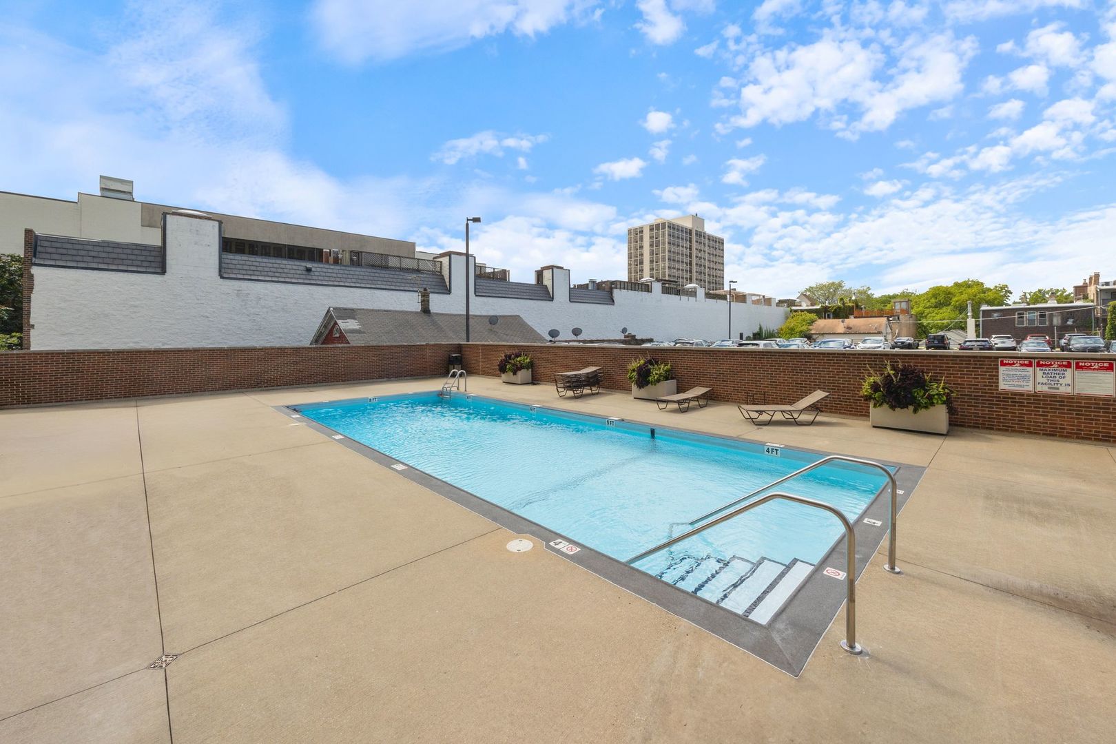 1636 N Wells Street Unit: 607