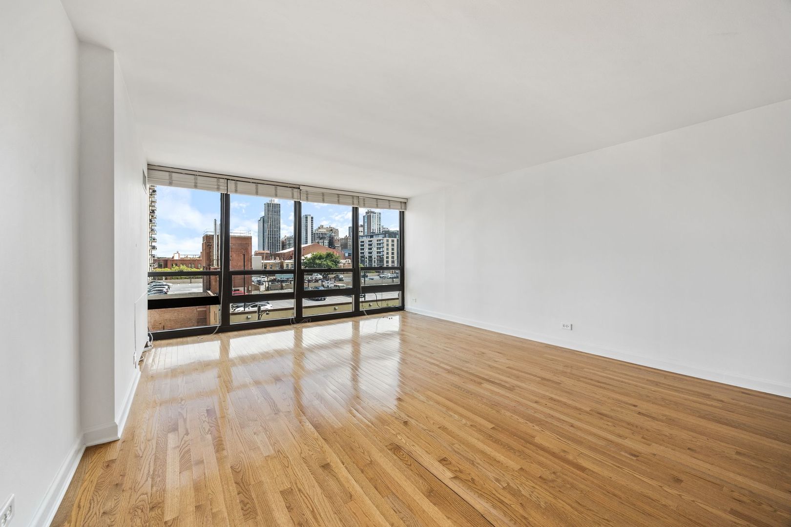 1636 N Wells Street Unit: 607