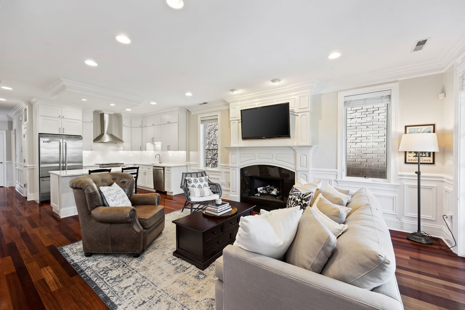 923 W Wrightwood Avenue Unit: 2