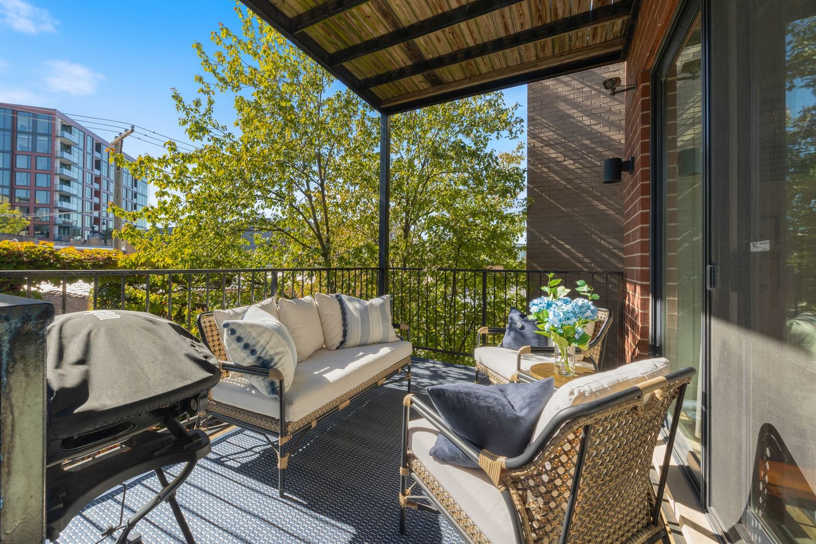 923 W Wrightwood Avenue Unit: 2