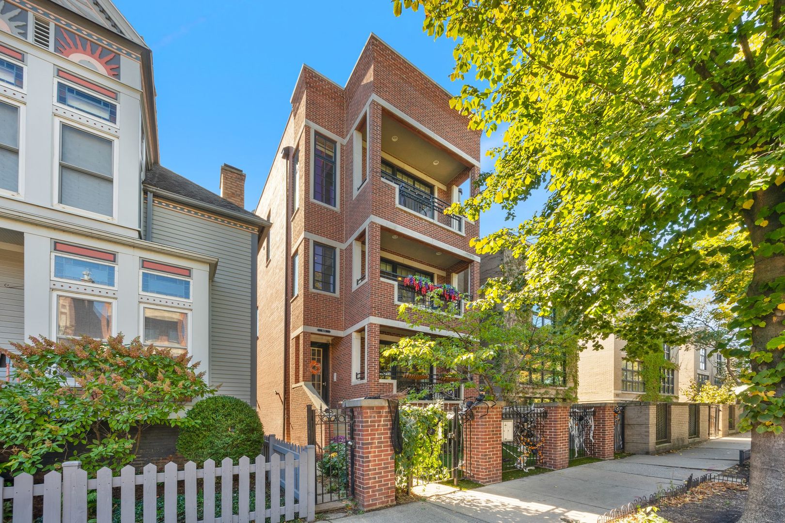 923 W Wrightwood Avenue Unit: 2