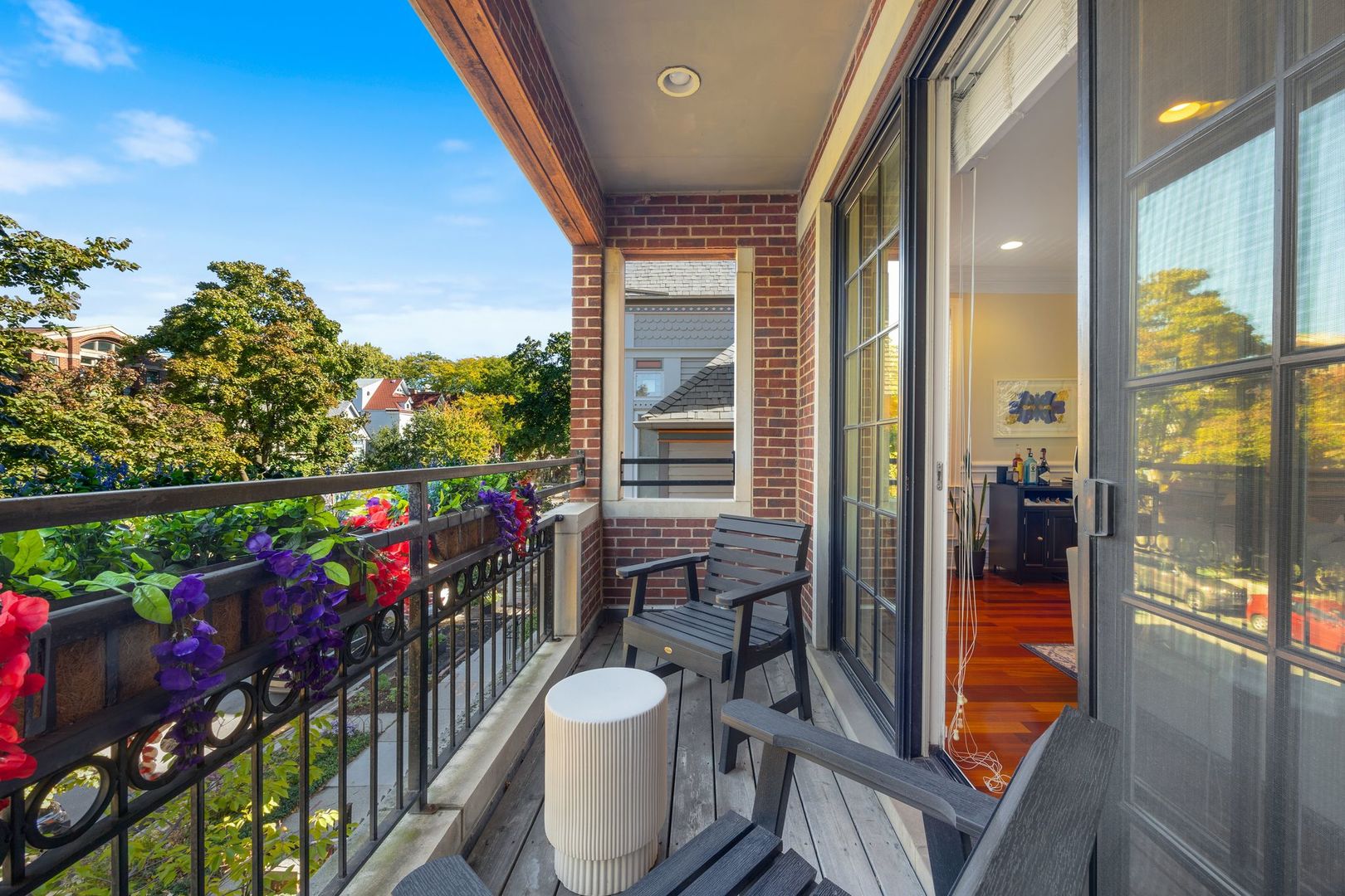 923 W Wrightwood Avenue Unit: 2