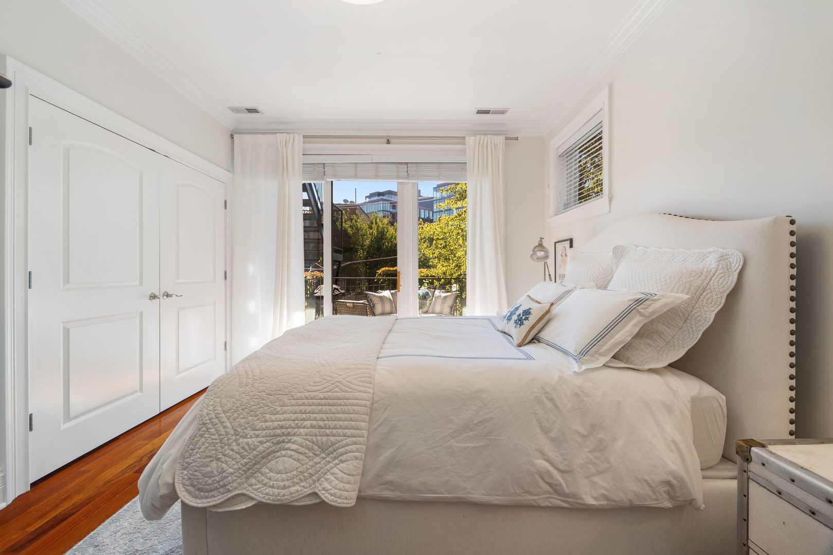 923 W Wrightwood Avenue Unit: 2