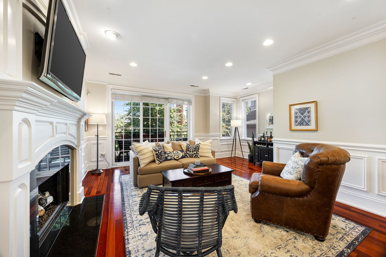923 W Wrightwood Avenue Unit: 2