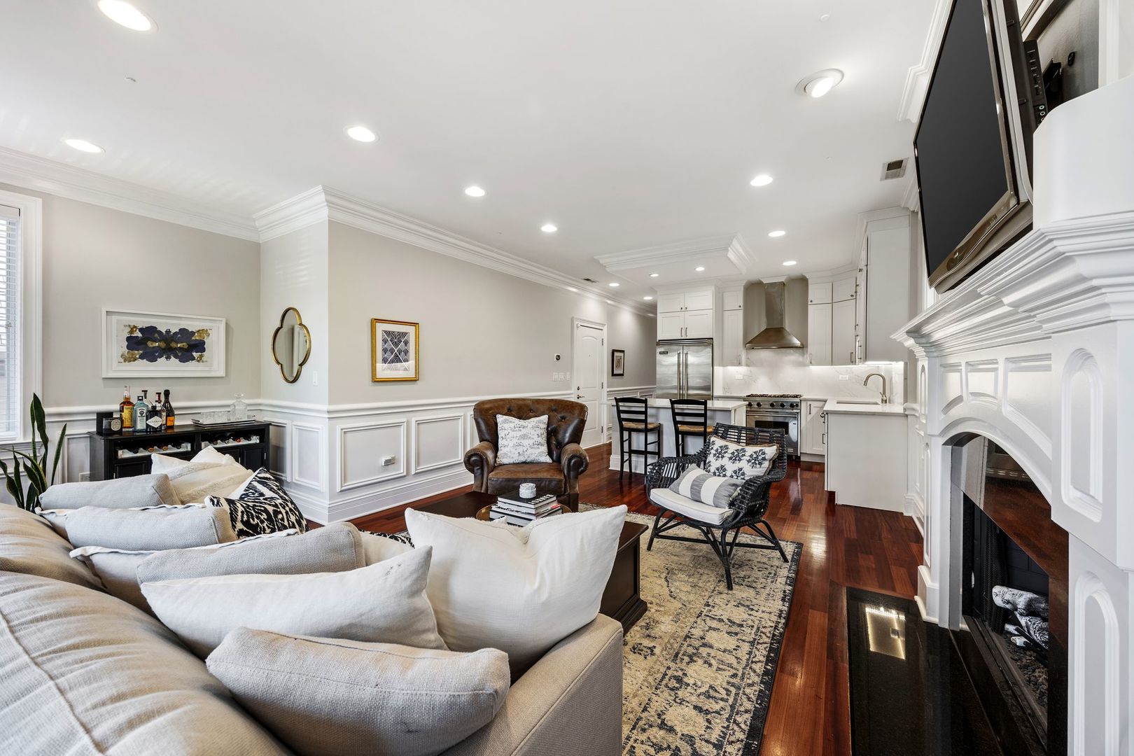 923 W Wrightwood Avenue Unit: 2