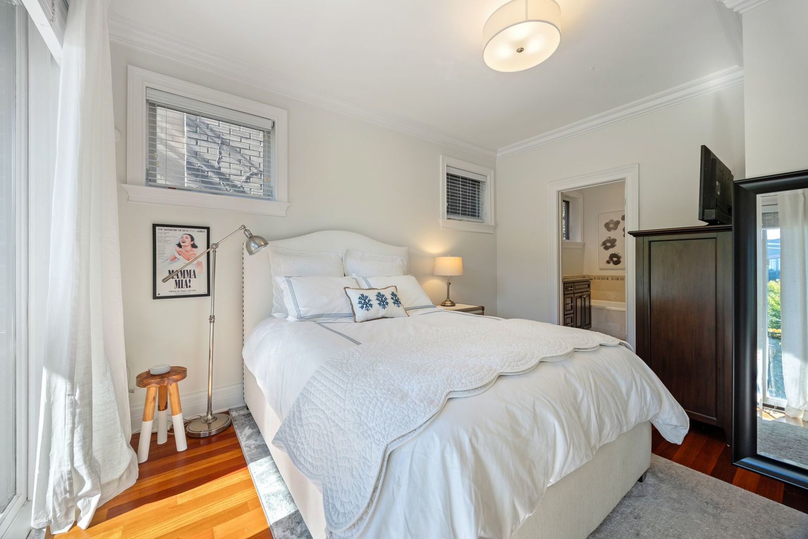 923 W Wrightwood Avenue Unit: 2