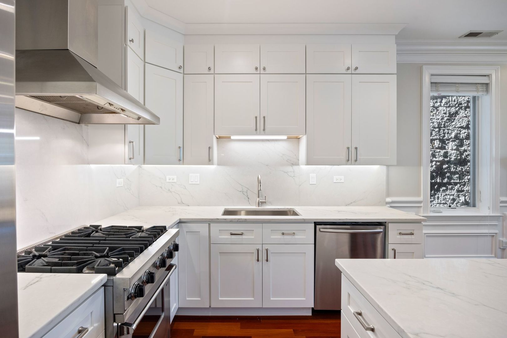 923 W Wrightwood Avenue Unit: 2