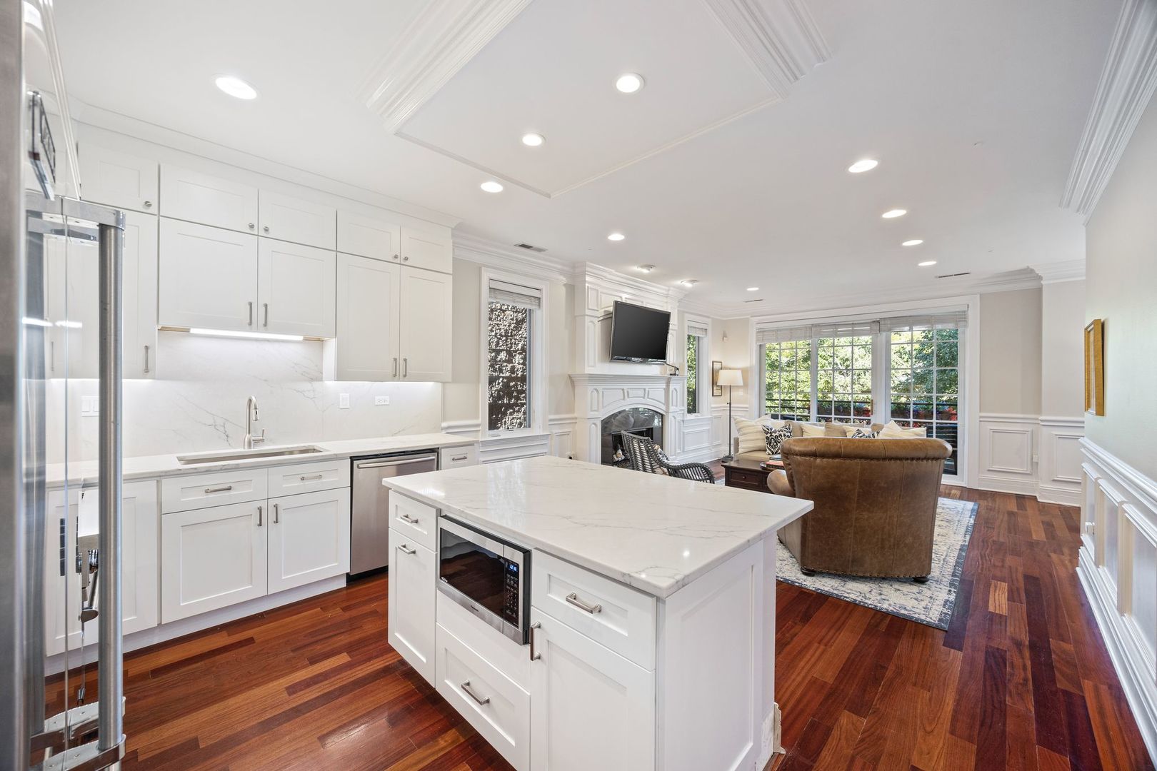 923 W Wrightwood Avenue Unit: 2