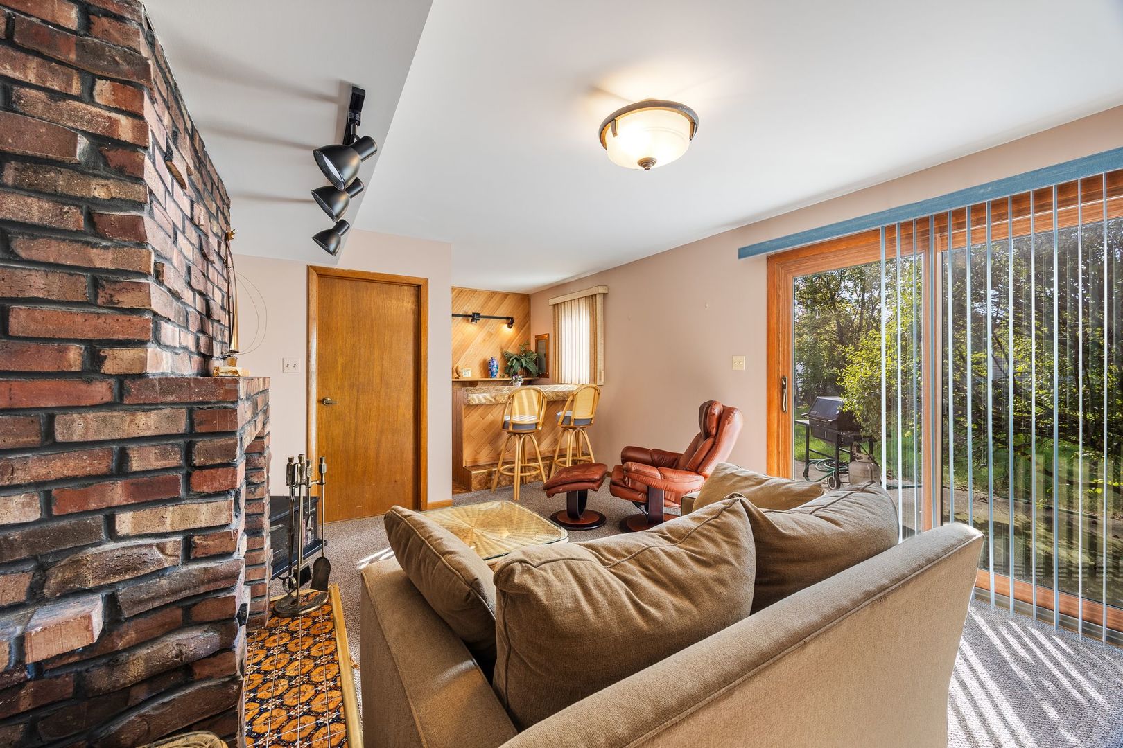 6151 W 83rd Street