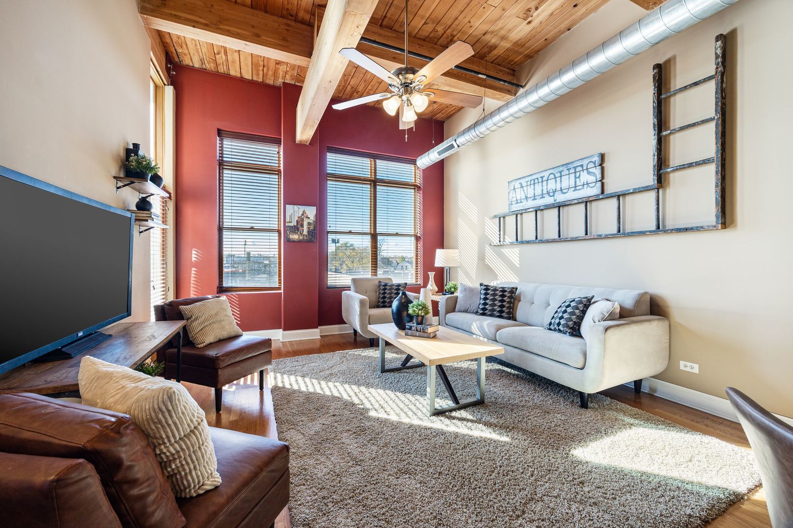 3637 N Spaulding Avenue Unit: 303