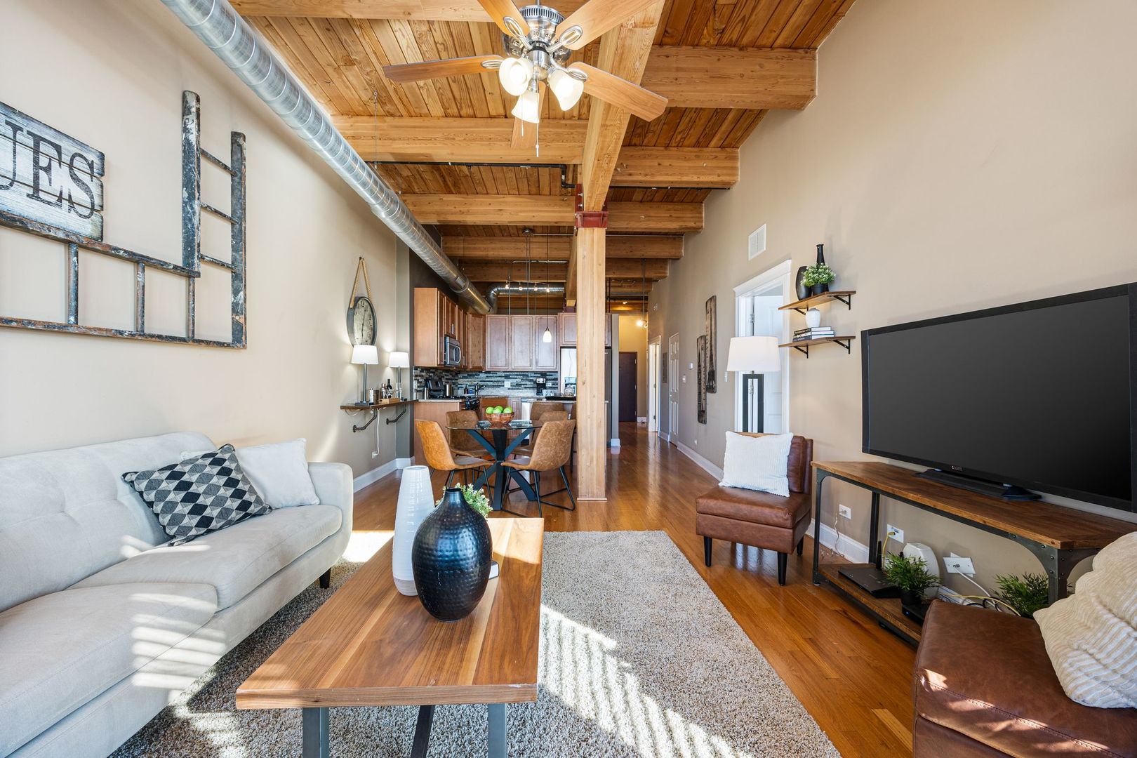 3637 N Spaulding Avenue Unit: 303