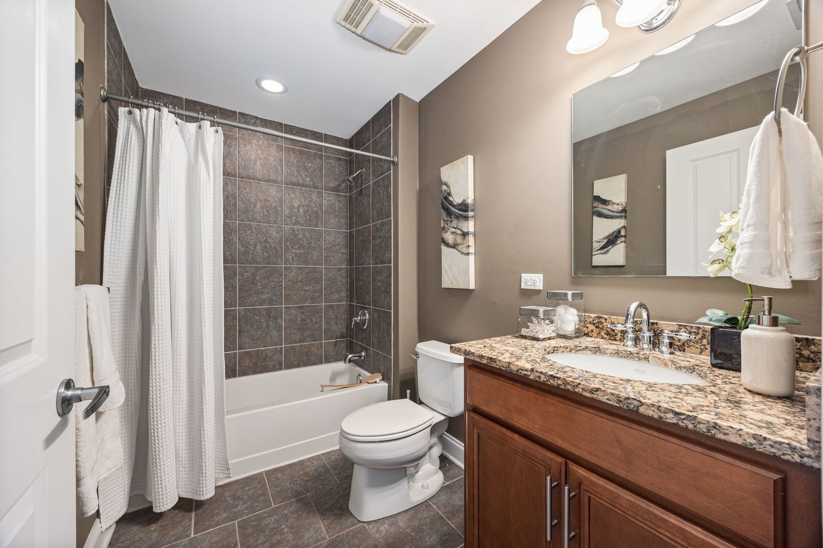 3637 N Spaulding Avenue Unit: 303