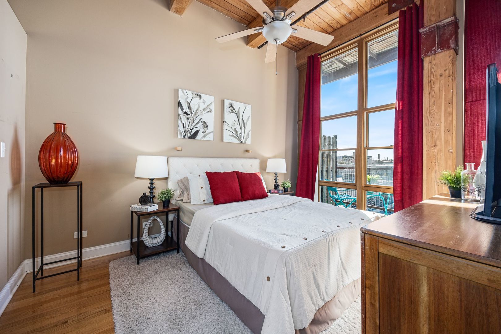 3637 N Spaulding Avenue Unit: 303