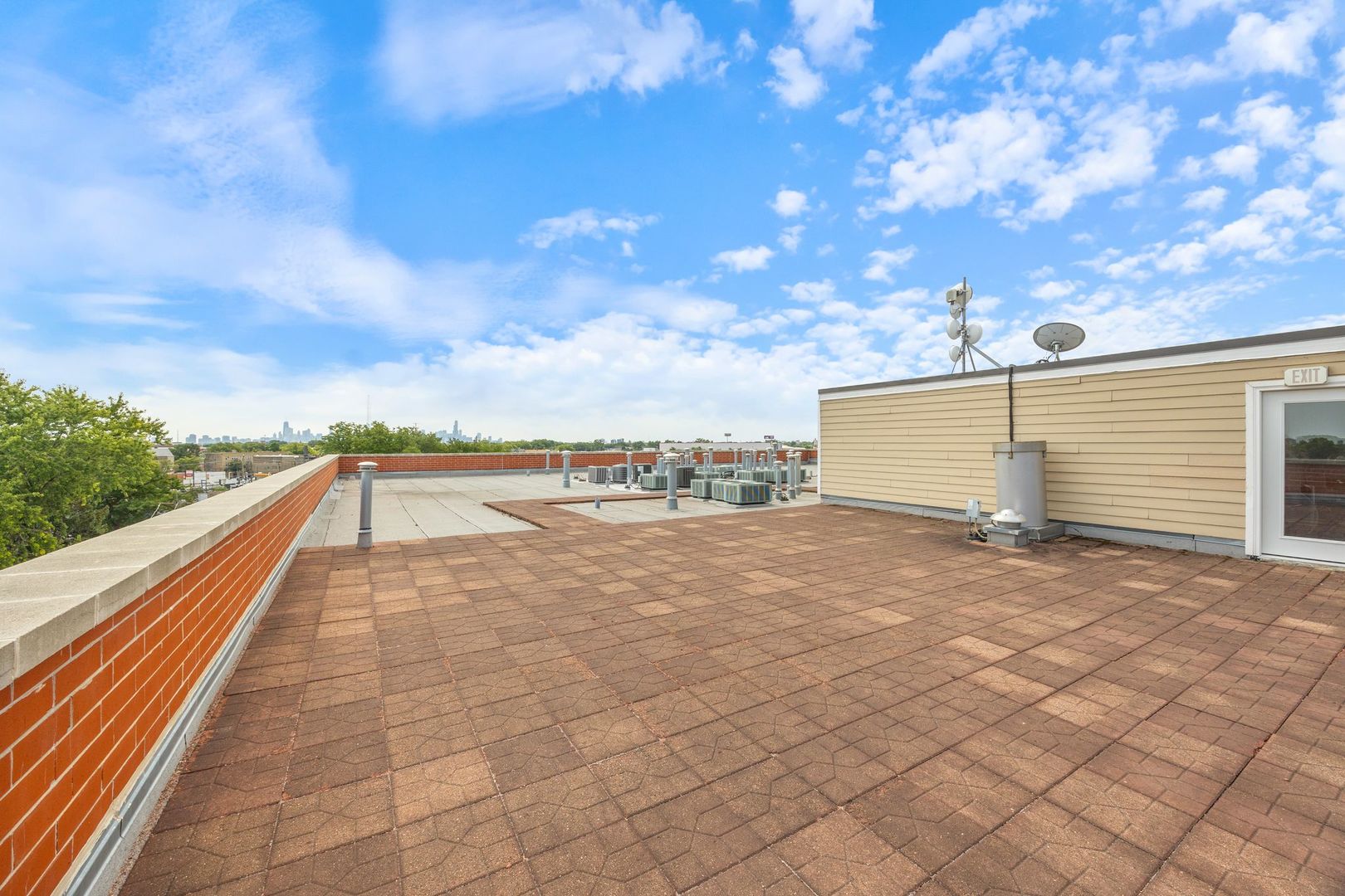 3637 N Spaulding Avenue Unit: 303