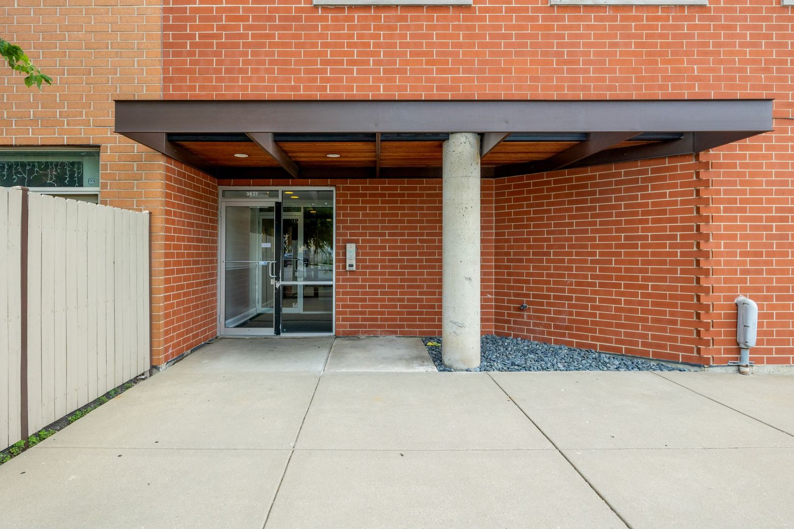 3637 N Spaulding Avenue Unit: 303