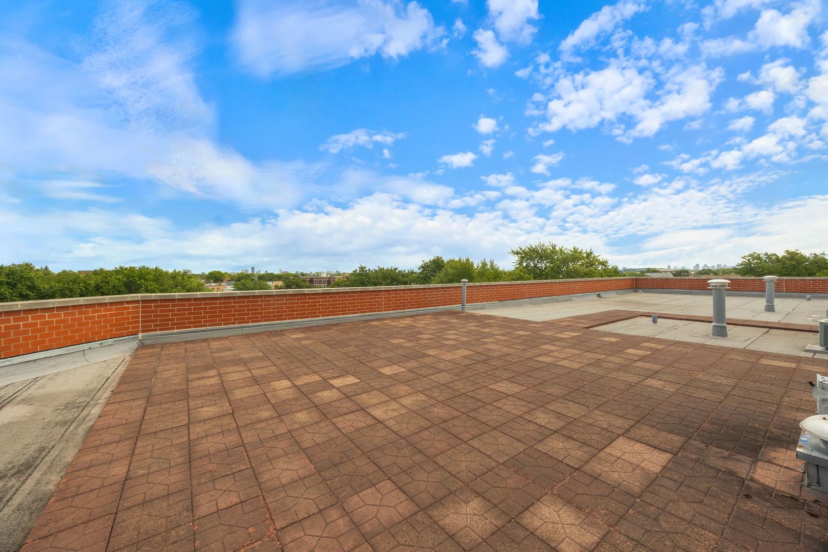 3637 N Spaulding Avenue Unit: 303