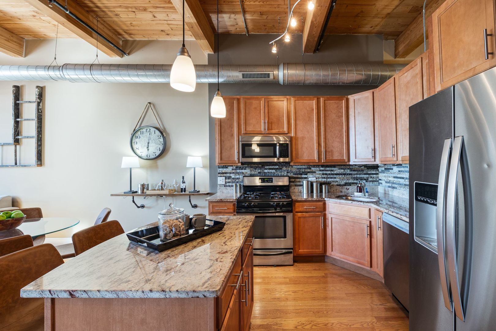 3637 N Spaulding Avenue Unit: 303