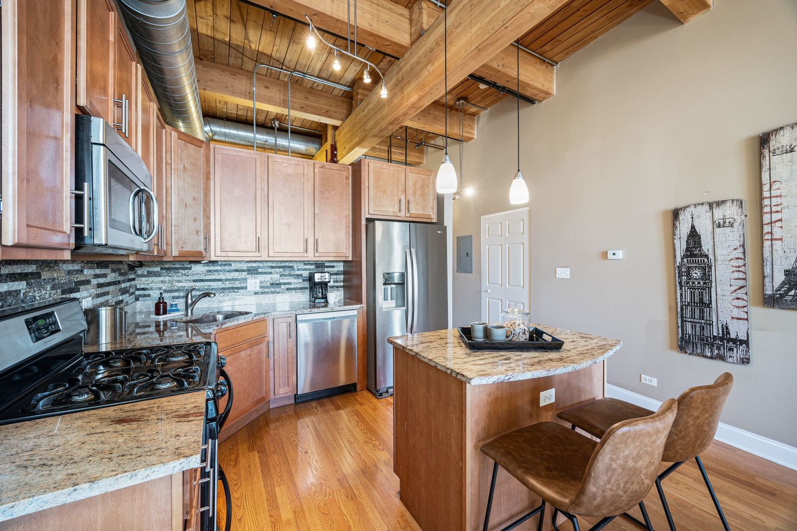 3637 N Spaulding Avenue Unit: 303