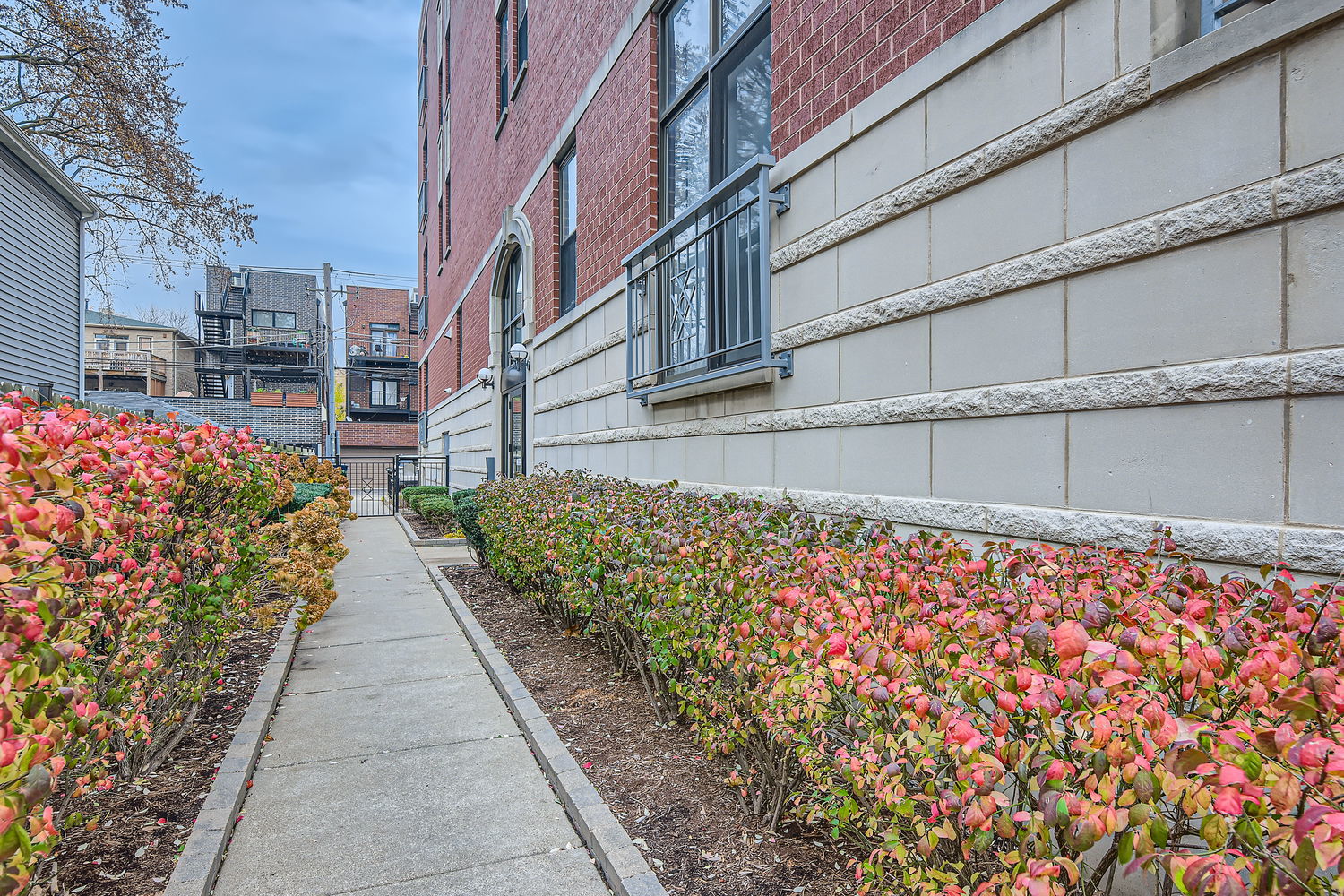 4011 N Francisco Avenue Unit: 103