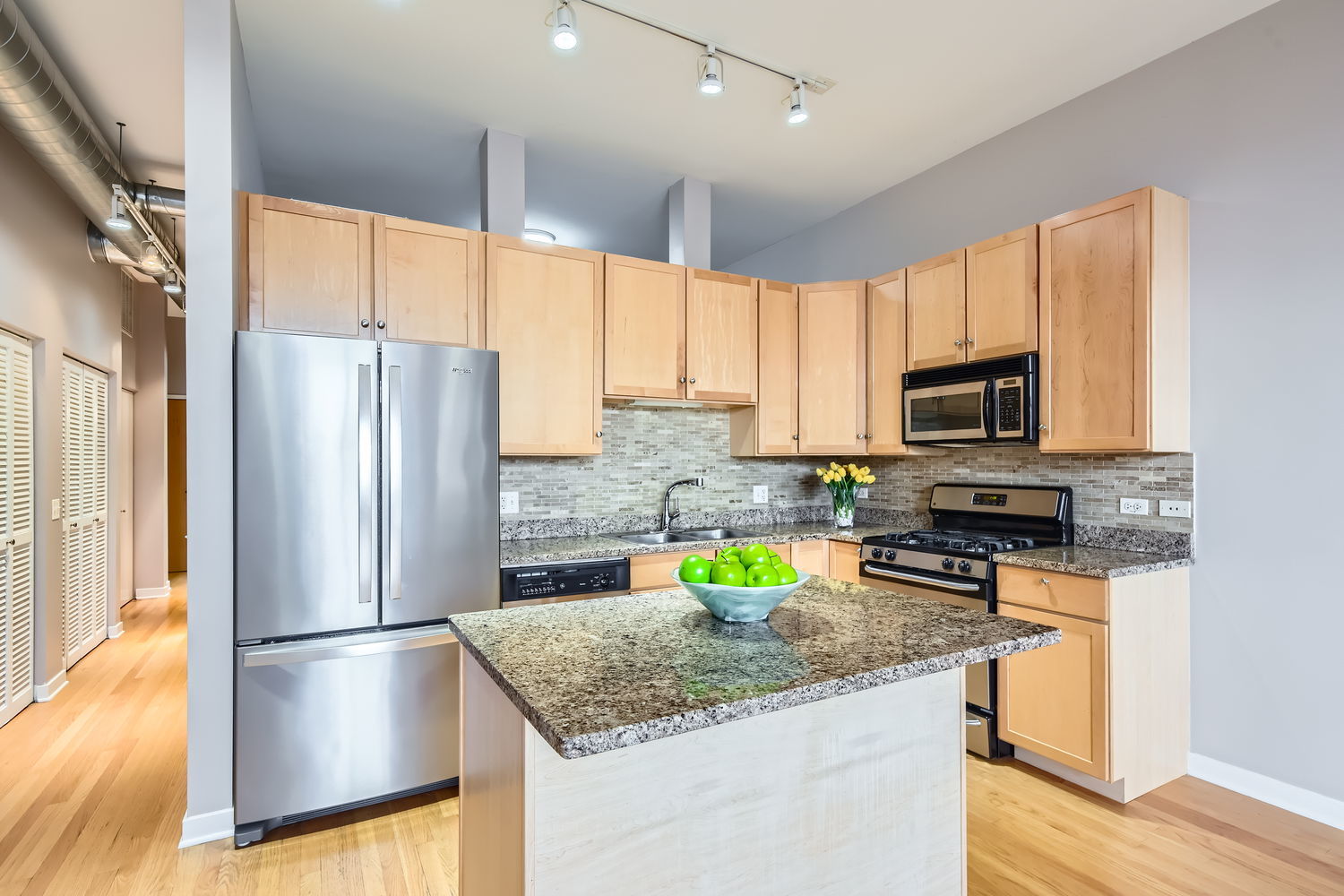 4011 N Francisco Avenue Unit: 103