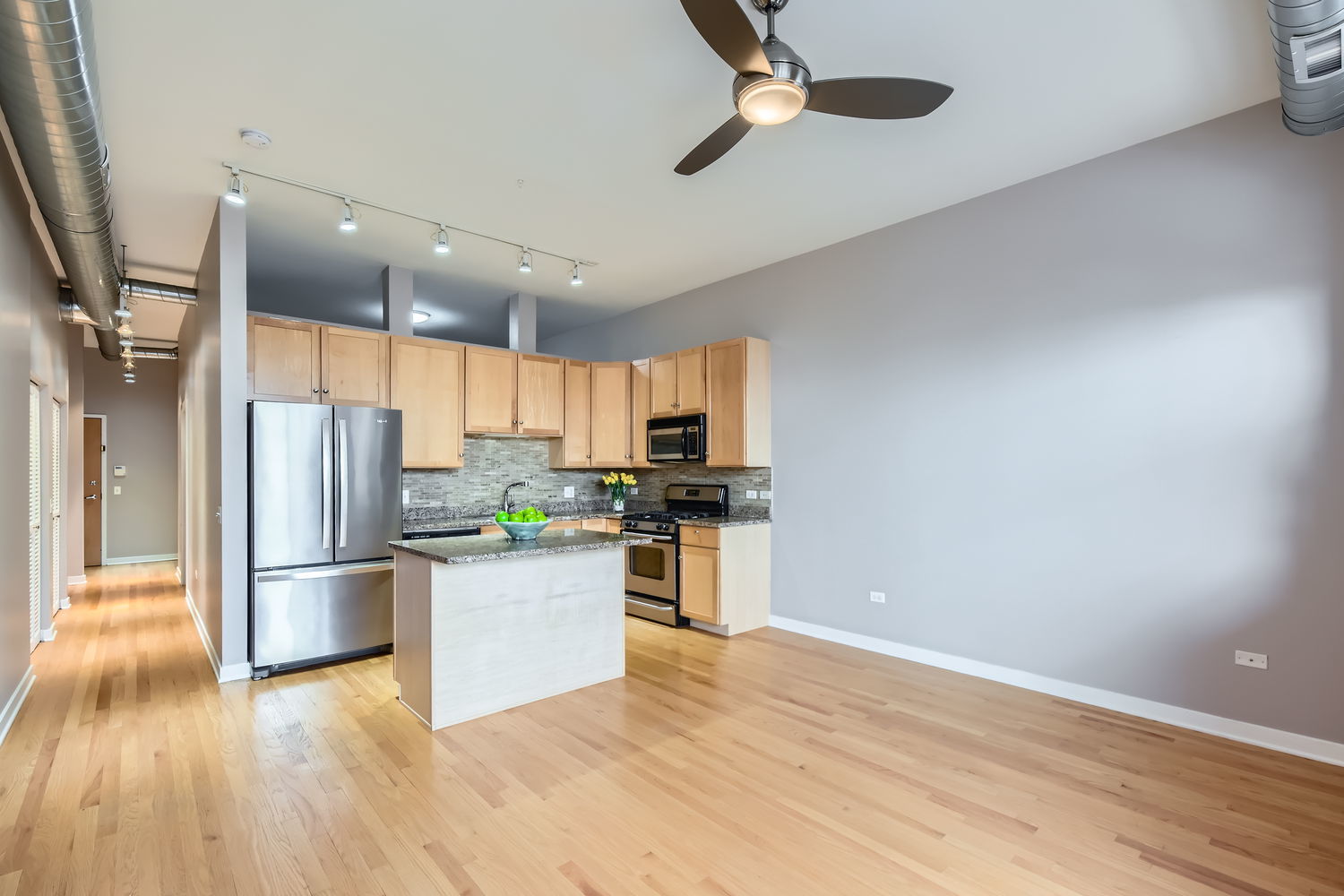 4011 N Francisco Avenue Unit: 103