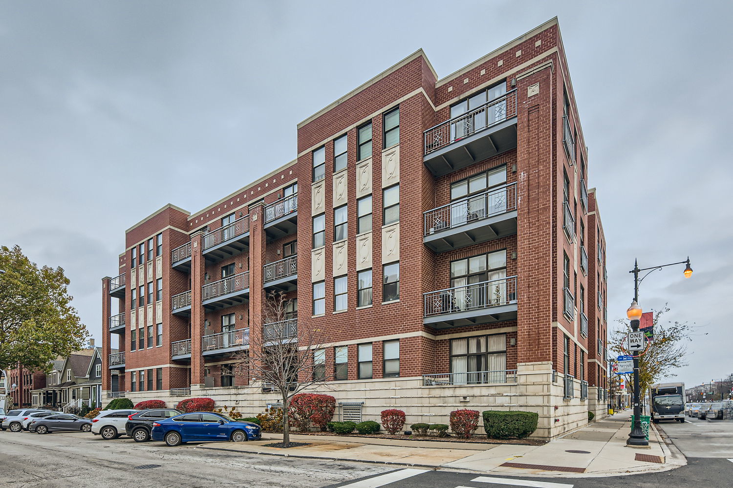 4011 N Francisco Avenue Unit: 103