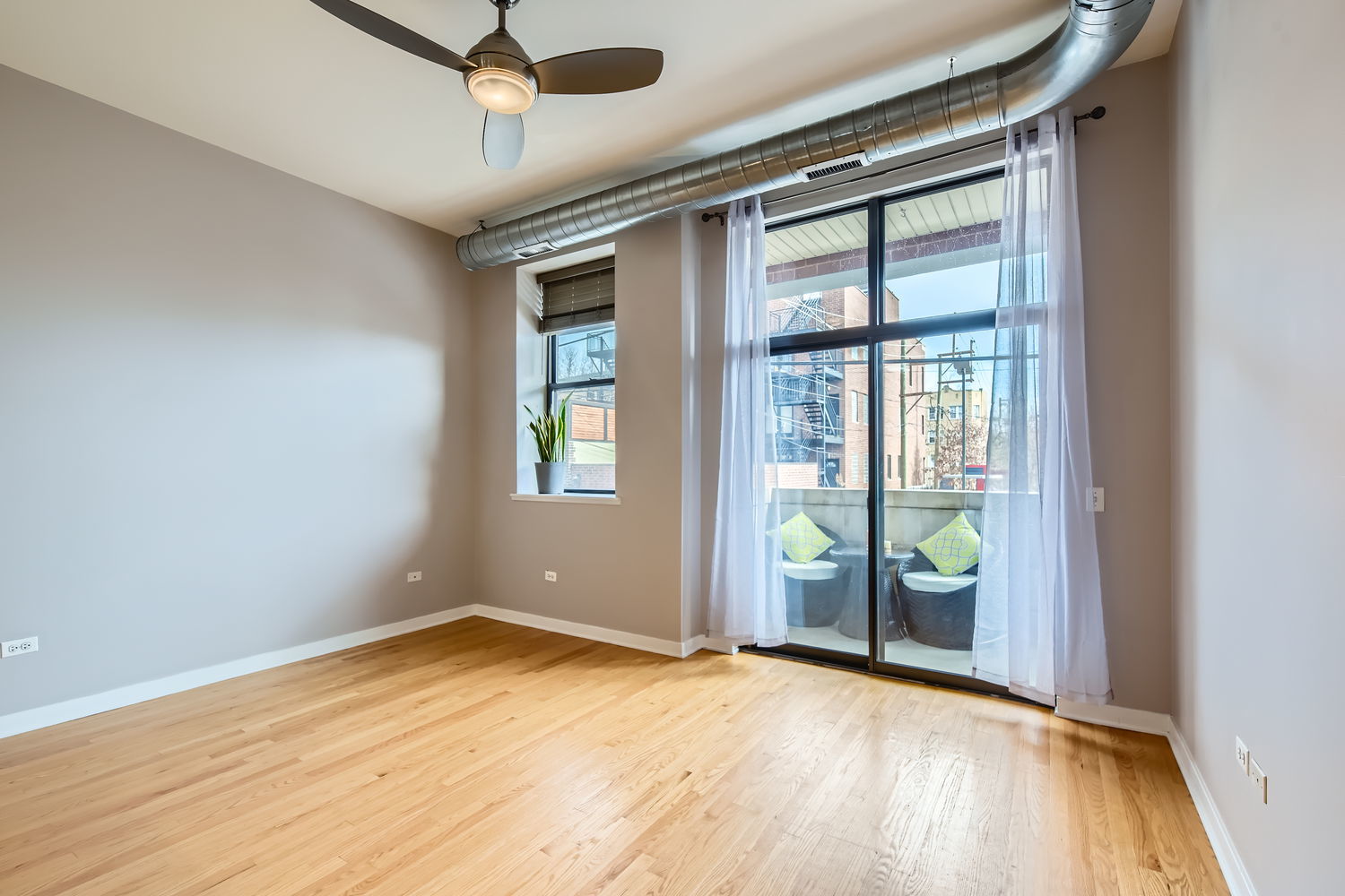 4011 N Francisco Avenue Unit: 103