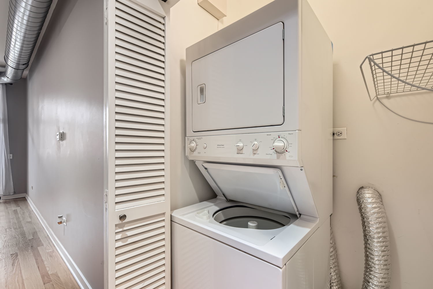 4011 N Francisco Avenue Unit: 103