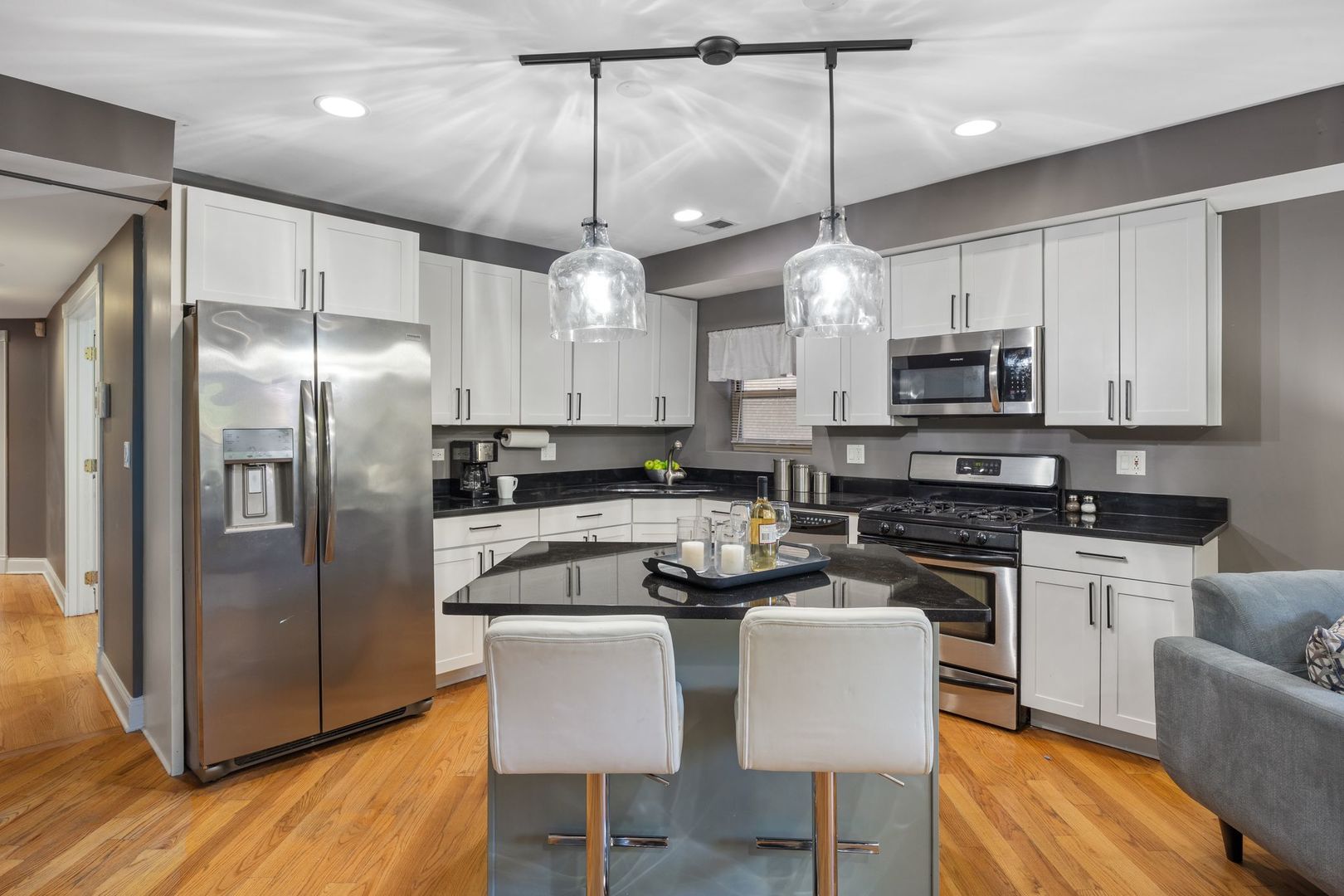 4937 N TROY Street Unit: 1